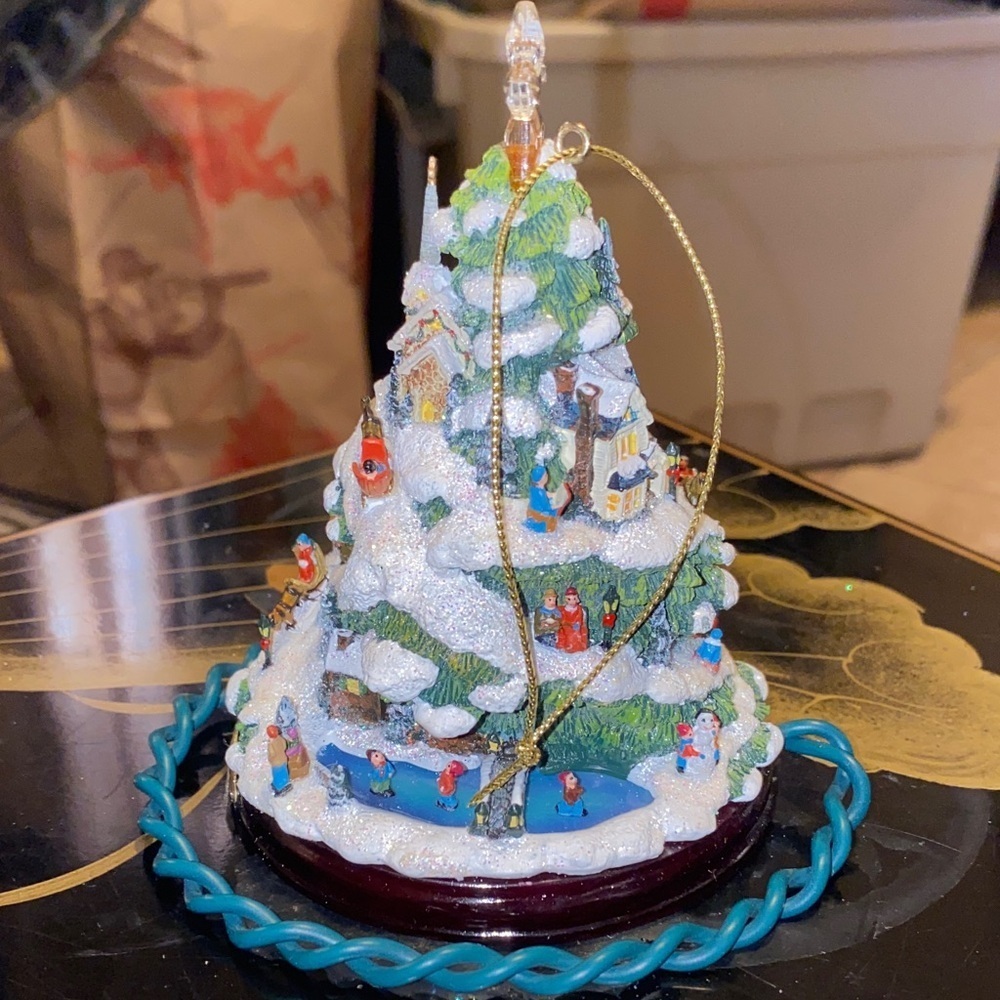 Box28 Thomas Kinkade Festive Holiday Tree with Star Topper - Picture 4 of 6